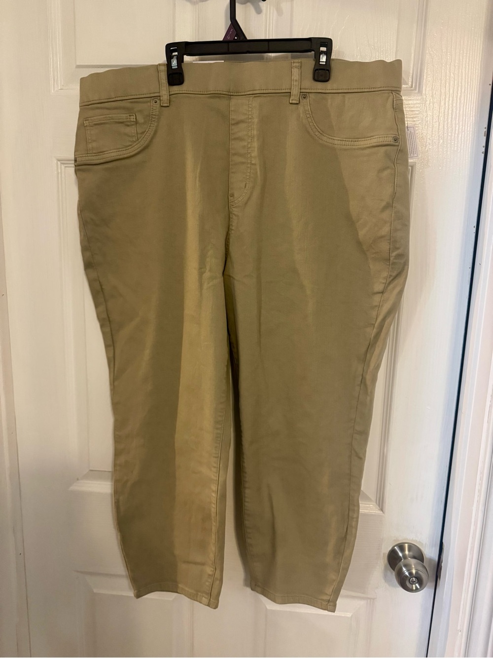 Time and Tru Women's Khaki Capri